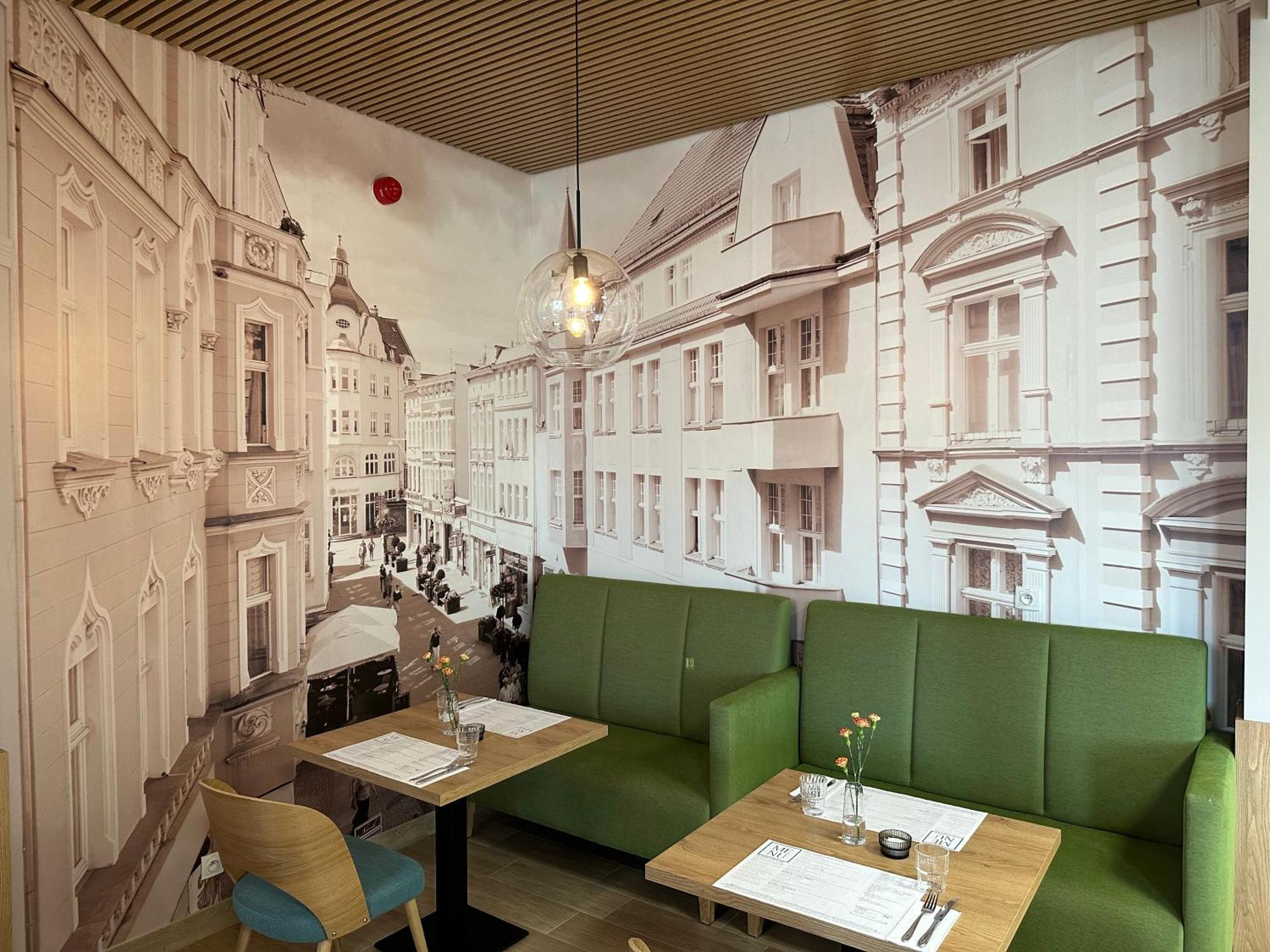 Novy Hotel Зелёна-Гура Экстерьер фото